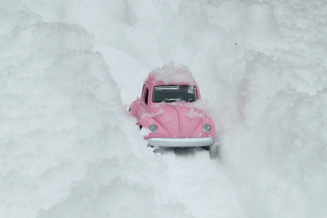 大雪旅游车被困一天，挑战与奇遇